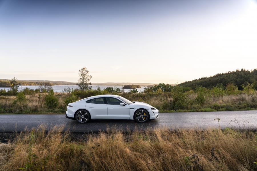  Porsche Taycan Turbo S 2019 года  (WW) (фото 32 из 46)